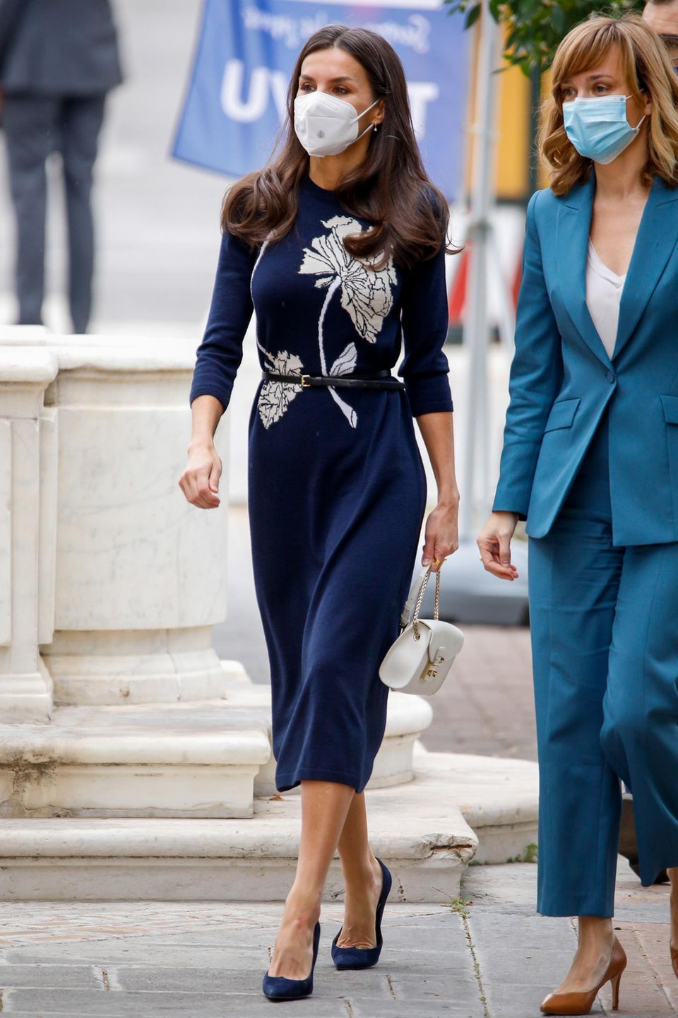 Königin Letizia: Königin Letizia setzt bei einem Auftritt auf einen Look, den man so ähnlich schon bei Meghan gesehen hat. Königin Letizia setzt bei einem Auftritt auf einen Look, den man so ähnlich schon bei Meghan gesehen hat.