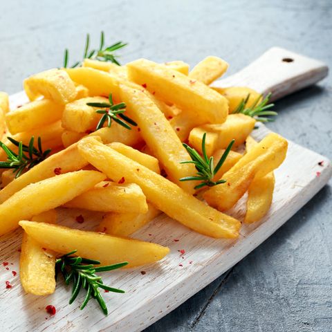 Pommes mit Mayonaise.