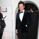 Obwohl die Daily Mail ihn noch vor wenigen Tagen innig mit seiner Frau gezeigt hat, kommt Dominic West zum Pre-BAFTA-Dinner alleine mit Samt-Sakko und Fliege. 