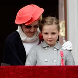 Denn auch Prinzessin Ingrid Alexandra von Norwegen hat sich in dem Military-Mantel des Labels Bonpoint gezeigt: 9 Jahre zuvor, am Nationalfeiertag im Jahr 2013. 