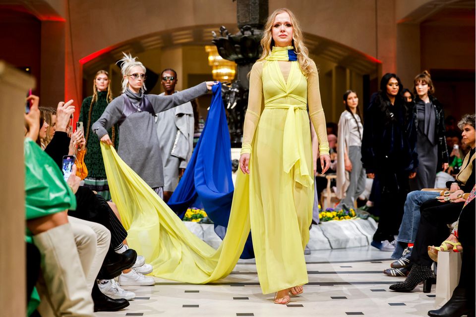 Berlin Fashion Week: Politische Statements auf den Laufstegen von Berlin Berlin Fashion Week: Politische Statements auf den Laufstegen von Berlin