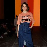 Model Eva Padberg ist zu Gast bei der Fashionshow von Rebekka Ruetz und setzt mit ihrem T-Shirt ein klares Statement. 