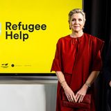Für den Launch der Flüchtlingshilfe-Website www.refugeehelp.nl in Haaglanden hat sich Königin Máxima einen eleganten Look in kräftigem Rot ausgesucht, und der leuchtet mindestens so schön wie ihr gutes Herz. 