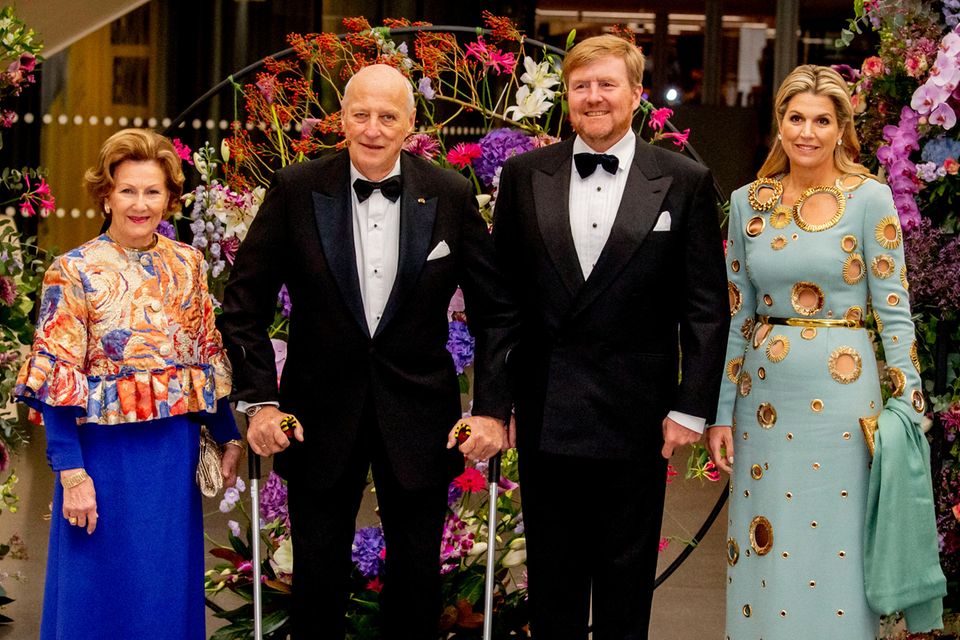 Prinz Philip (†): Königin Sonja und König Harald von Norwegen sowie König Willem-Alexander und Königin Maxima der Niederlande stehen auf der Gästeliste für Prinz Philips Gedenkfeier. Königin Sonja und König Harald von Norwegen sowie König Willem-Alexander und Königin Maxima der Niederlande stehen auf der Gästeliste für Prinz Philips Gedenkfeier.