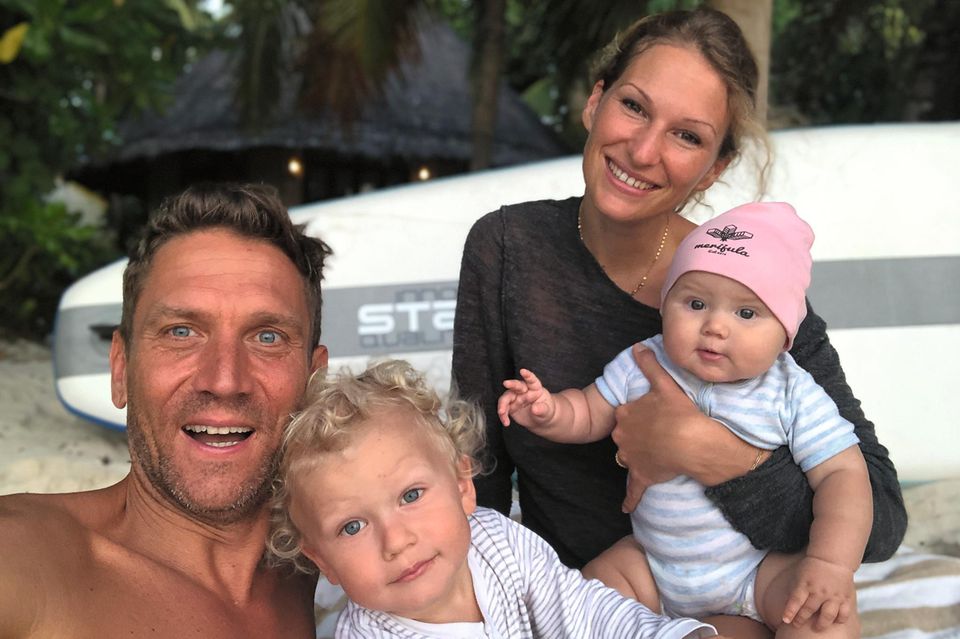 Peer und Janni Kusmagk mit ihren Kindern Emil-Ocean und Yoko