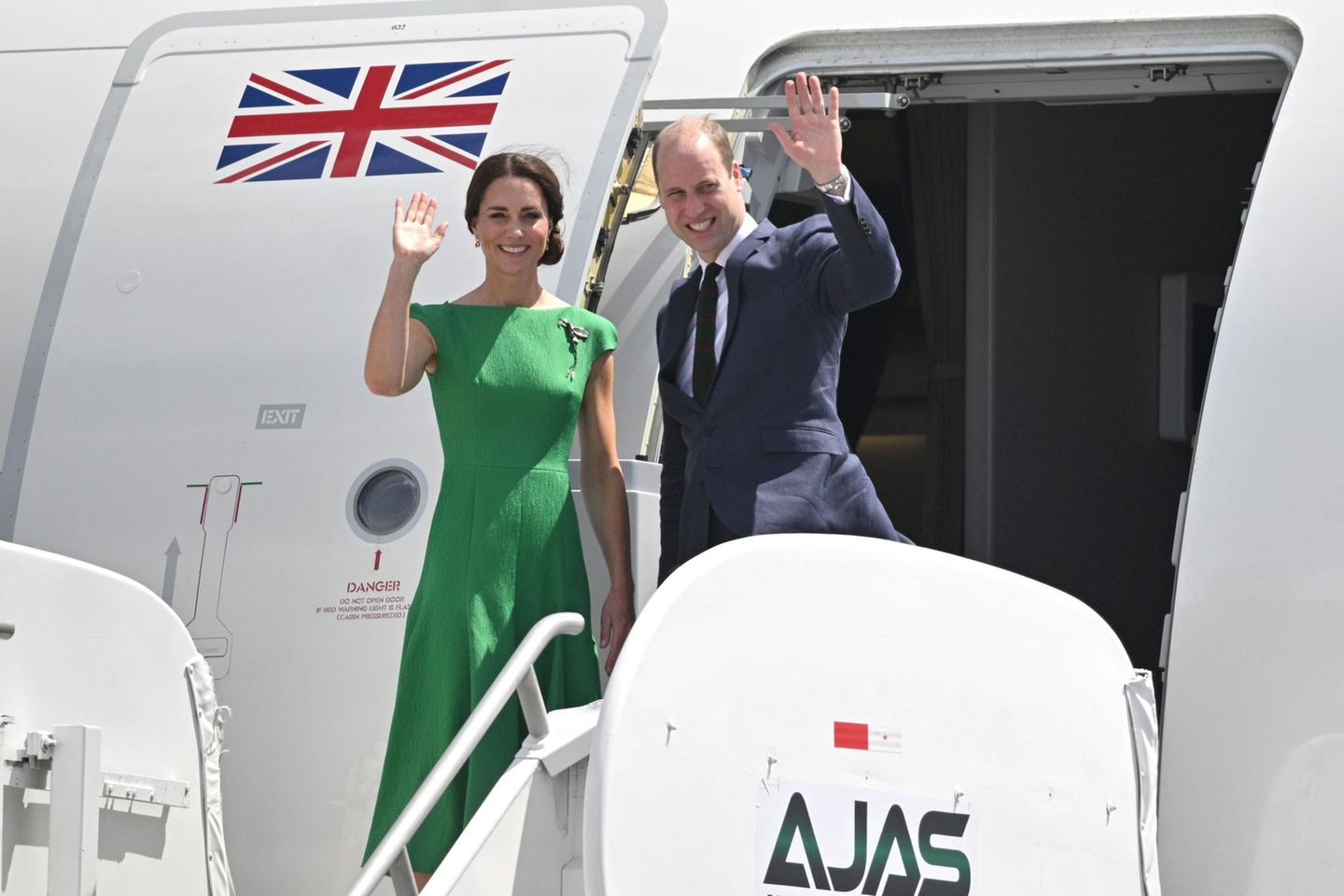 Herzogin Catherine und Prinz William werden auf ihrer Karibikreise von einer 15-köpfigen Entourage begleitet.