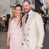 Prinz Félix von Luxemburg und seine Frau Claire sind bei der Hochzeit von Prinz Josef von und zu Liechtenstein und Maria Claudia Echevarria Suarez in Kolumbien zu Gast. In dem verspielten rosafarbenen Kleid und dem cremefarbenen Anzug machen die beiden eine tolle Figur!