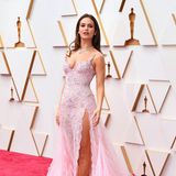 Lily James auf dem roten Teppich der Oscars 2022