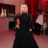 Patricia Arquette setzt für Elton Johns Oscar-Party auf elegantes Schwarz.