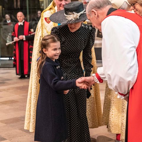 Prinzessin Charlotte und Herzogin Catherine beim Gedenkgottesdienst für Prinz Philip.