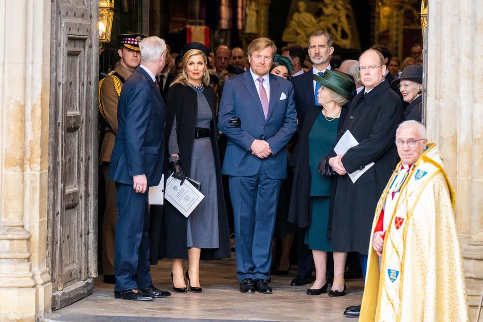 Königin Máxima, König Willem-Alexander, Königin Letizia, König Felipe, Prinzessin Beatrix, Fürst Albert und Königin Margrethe beim Verlassend er Westminster Abbey.