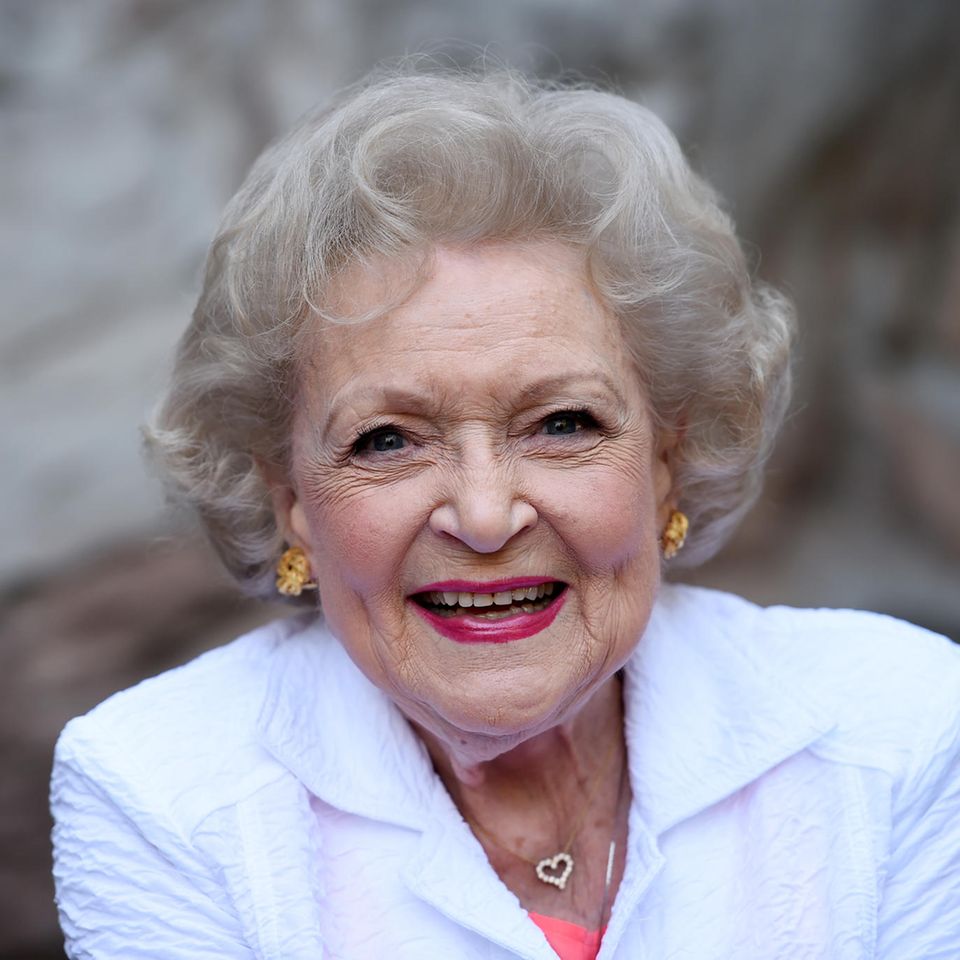 Betty White (†99)