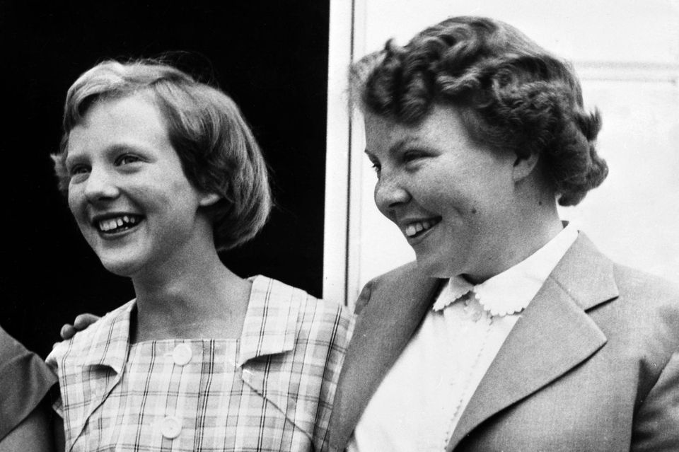 Prinzessin Beatrix (links) und Königin Margrethe (rechts) im Jahr 1954