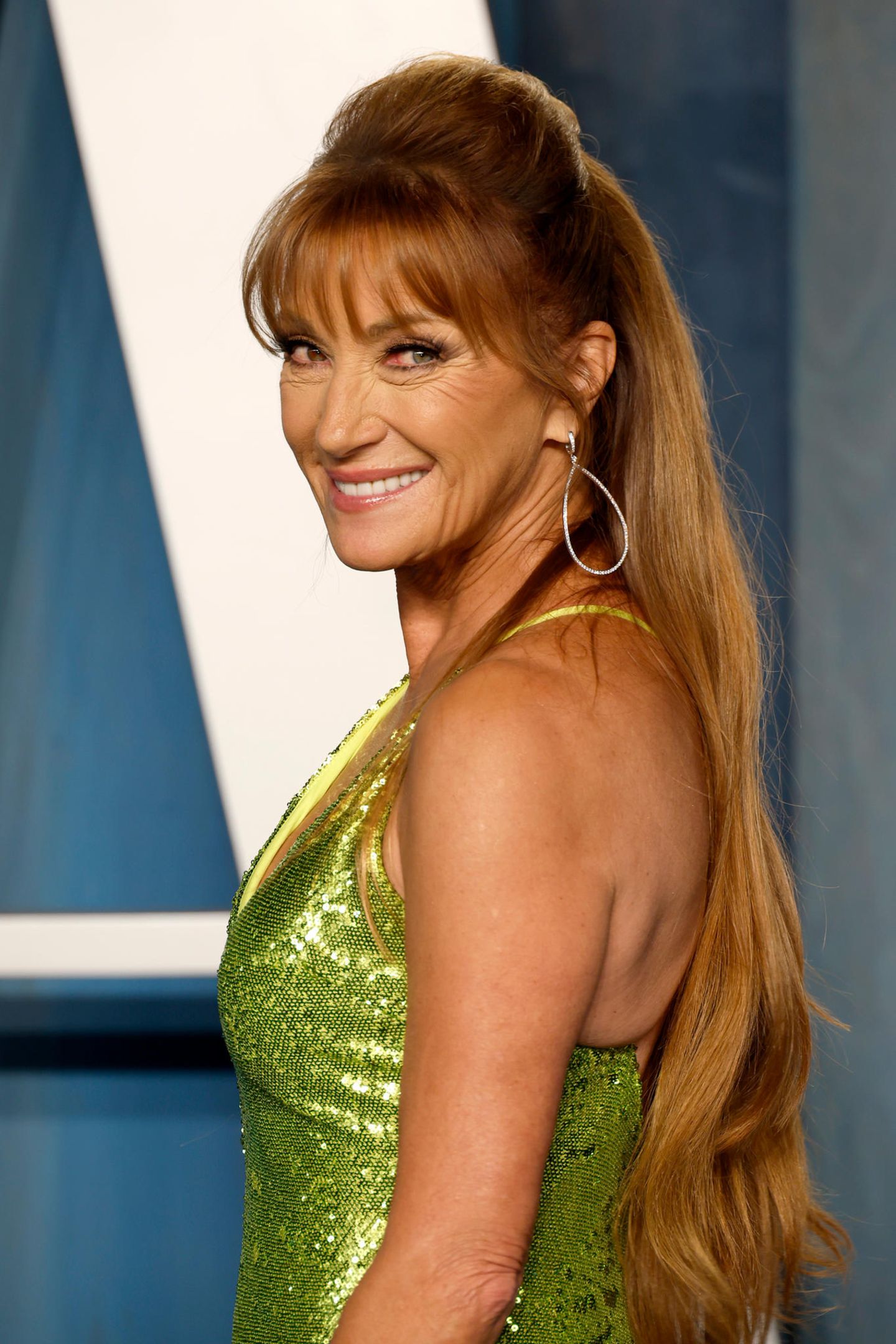 Jane Seymour gehört zu den Frauen, die scheinbar nicht altern. Obwohl die Schauspielerin schon längst jenseits der 60 ist, lässt sie sich von dem Schönheitswahn in Hollywood nicht beeinflussen. Ganz im Gegenteil, im Gespräch mit Daily Express sagt sie: "Ich bin ungewöhnlich für Hollywood, da ich nichts habe machen lassen. Ich kenne nur eine weitere Schauspielerin – obwohl sie es vielleicht jetzt getan hat." Sie brauche die volle Beweglichkeit ihres Gesichts, um richtig schauspielen zu können. Bei ihren Worten hat sie allerdings vergessen, dass sie in der Vergangenheit Brustimplantate bekommen und ein Augenlift machen lassen hat. 
