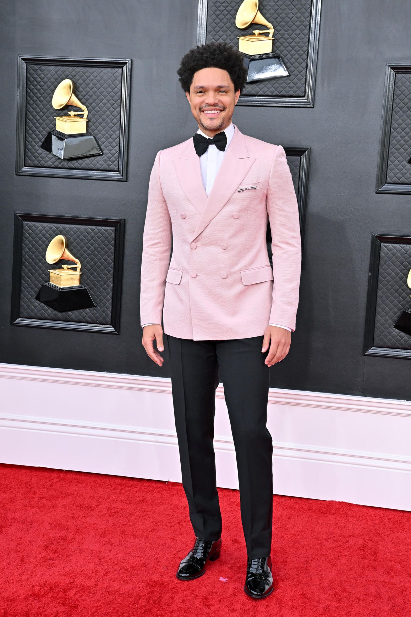Grammy-Host Travor Noah strahlt in Gucci.