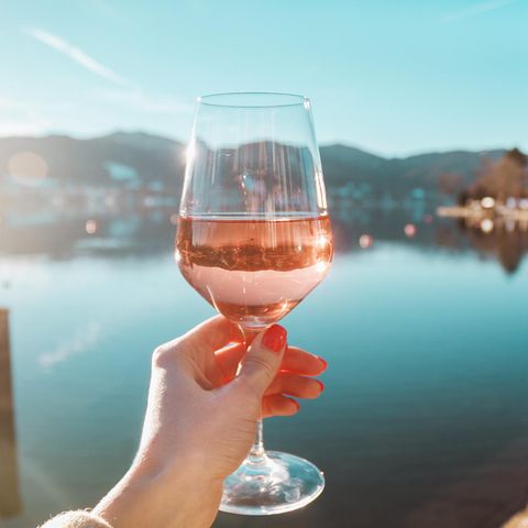 Ein Glas Roséwein: Deshalb könnten ein paar Drinks besser fürs Gehirn sein als gar kein Alkohol
