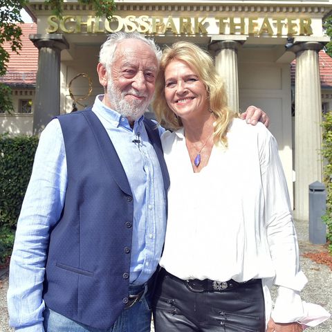 Dieter Hallervorden und Christiane Zander vor dem Schlosspark Theater in Berlin