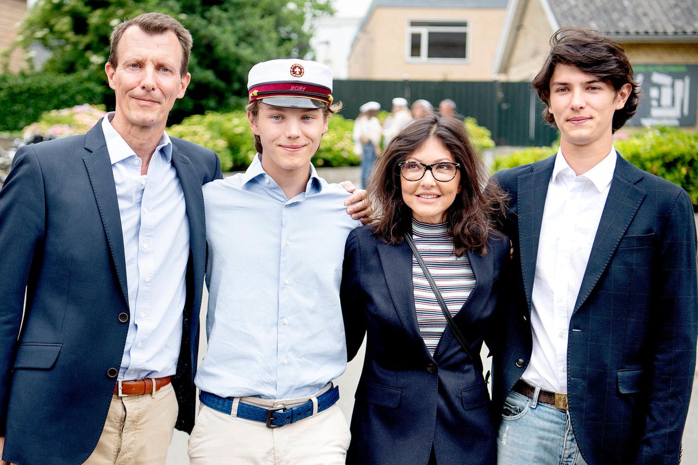 Gräfin Alexandra mit ihren Söhnen Prinz Felix (2.v.l.), Prinz Nikolai und ihrem Ex-Mann Prinz Joachim (li.)