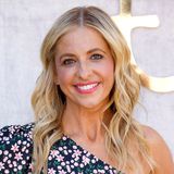 Das Lächeln von Sarah Michelle Gellar, die übrigens offiziell Prinze heißt, ist immer noch genauso strahlend wie vor 10 Jahren. Heute (14. April) feiert sie ihren 45. Geburtstag. Happy birthday!