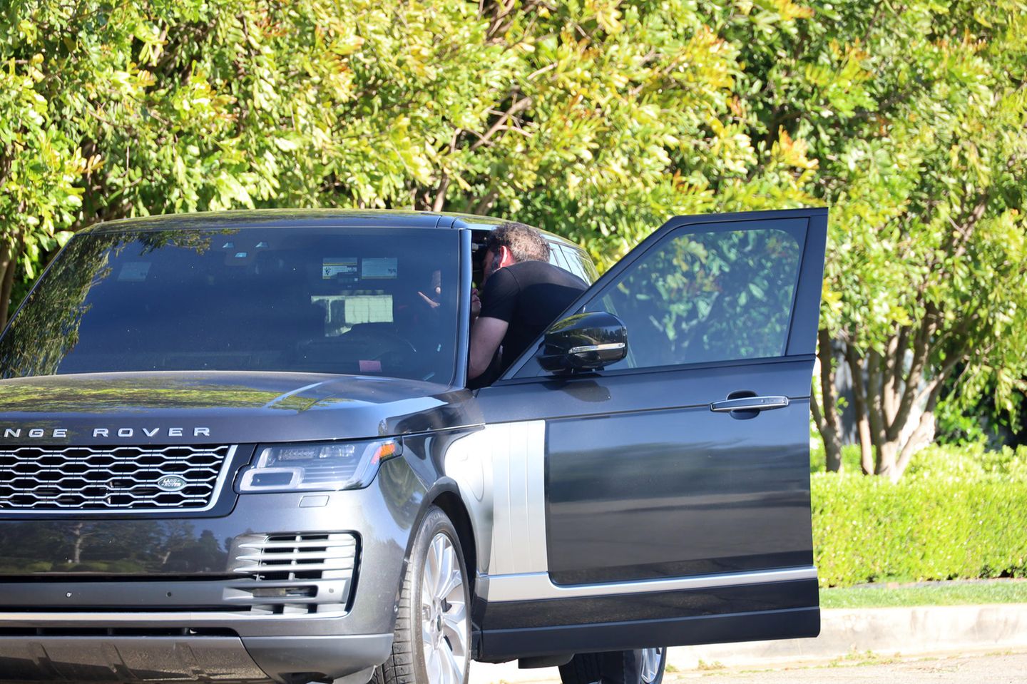 Jennifer Lopez und Ben Affleck küssen sich im Auto