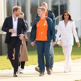 Prinz Harry und Herzogin Meghan werden bei den Invictus Games 2022 in Den Haag von den Veranstaltenden begrüßt.