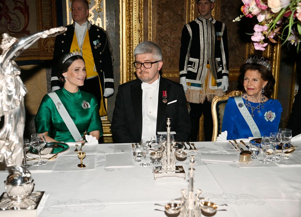 Prinzessin Sofia, Andrii Plakhotniuk (Botshafter der Ukraine) und Königin Silvia beim Representationsmiddag im Schloss in Stockholm, Schweden, am 6. April 2022.