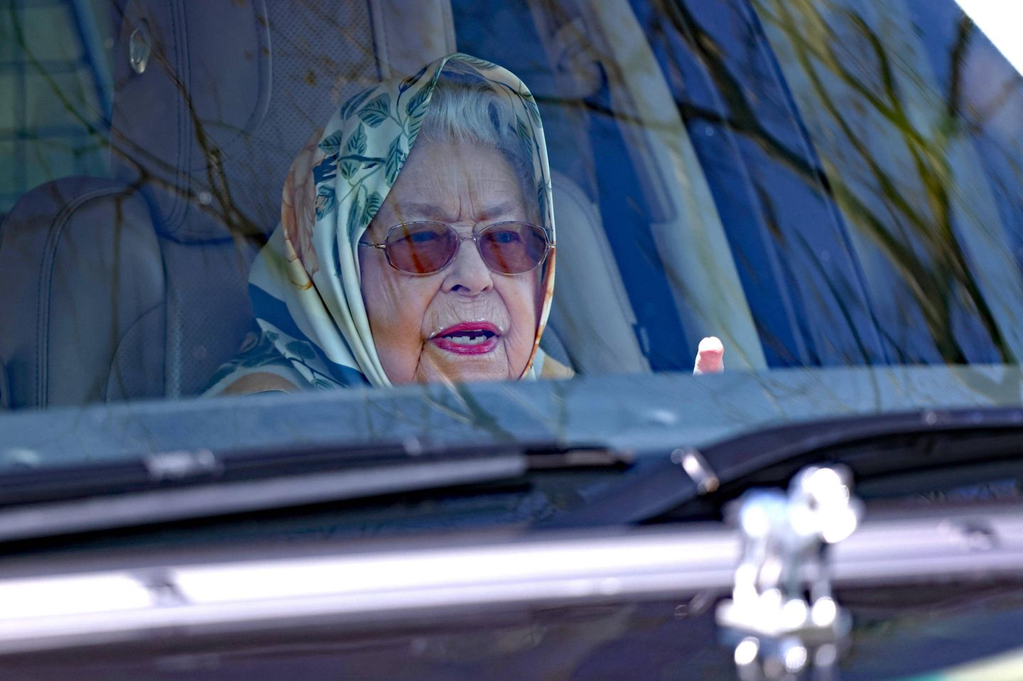Queen Elizabeth wurde an ihrem 96. Geburtstag auf dem Beifahrersitz gesehen.