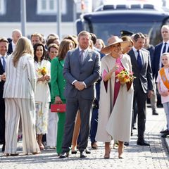 Königstag 2022: Niederländische Königsfamilie, Königin Máxima mit Blumen