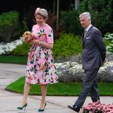 Für ihren Besuch bei der Blumenschau "Floralies of Gent" hat sich Königin Mathilde, begleitet von ihrem Mann König Philippe, den denkbar passendsten royalen Look ausgesucht. Das florale, rosafarbene Kleid von Oscar de la Renta ist genauso bezaubernd wie die schönen Arrangements der Ausstellung.