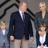 Fürstenfamilie bei Siegerehrung in Monaco