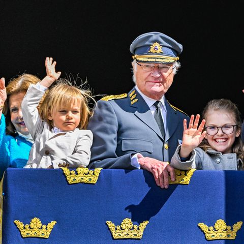 König Carl Gustaf und Königin Silvia mit ihren Enkelkindern Prinz Gabriel, Prinzessin Estelle und Prinz Oscar