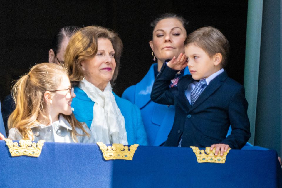 Königin Silvia und Prinzessin Victoria mit Prinz Oscar und Prinzessin Estelle