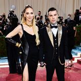 Schwarz und Gold ist auch bei Chiara Ferragni und ihrem Mann Fedez angesagt, das natürlich im Partnerlook.