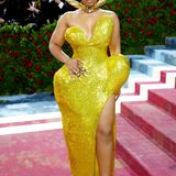 Besonders extravagant im Schnitt ist der goldene Met-Gala-Look von Chloë Bailey.