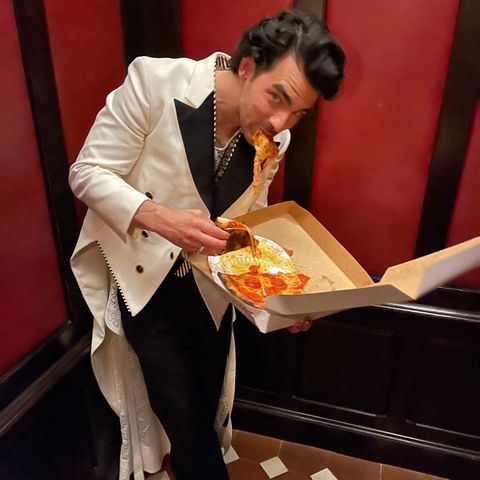 Buon Appetito: Joe Jonas isst Pizza