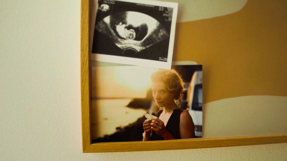 Mutterliebe: Frau auf Foto und Ultraschallbild