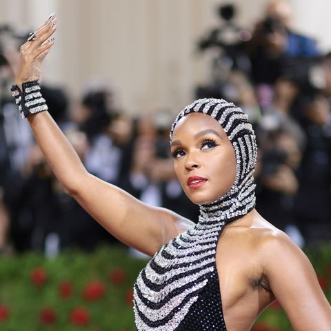 Janelle Monae hat ihre Nägel perfekt auf ihr Outfit abgestimmt.