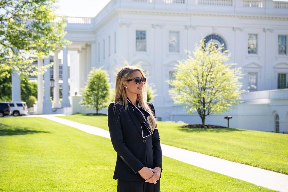 Paris Hilton vor dem Weißen Haus in Washington, D.C.