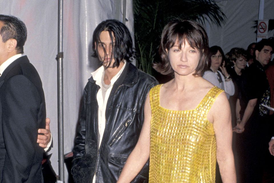 Johnny Depp und Ellen Barkin 1994 während eines Events im Mann's Chinese Theater in Los Angeles.