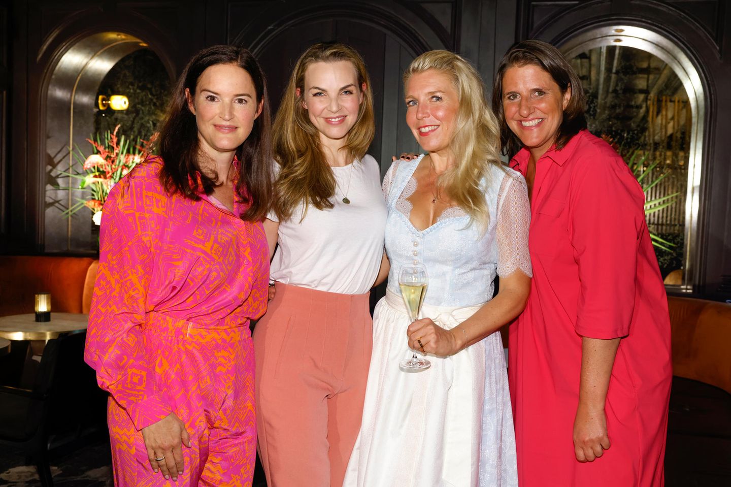 In Pink und Weiß: Doris Brückner, Annika Lau, Astrid Bleeker (AdAlliance) und Iliane Weiss (Publisherin).