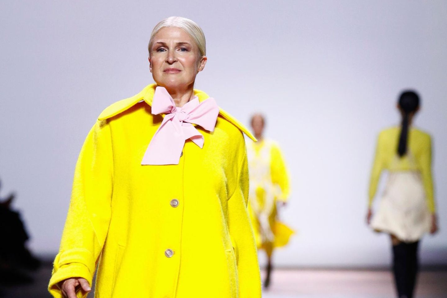 GNTM-Kandidatin Lieselotte auf der Berlin Fashion Week für Designer Marcel Ostertag
