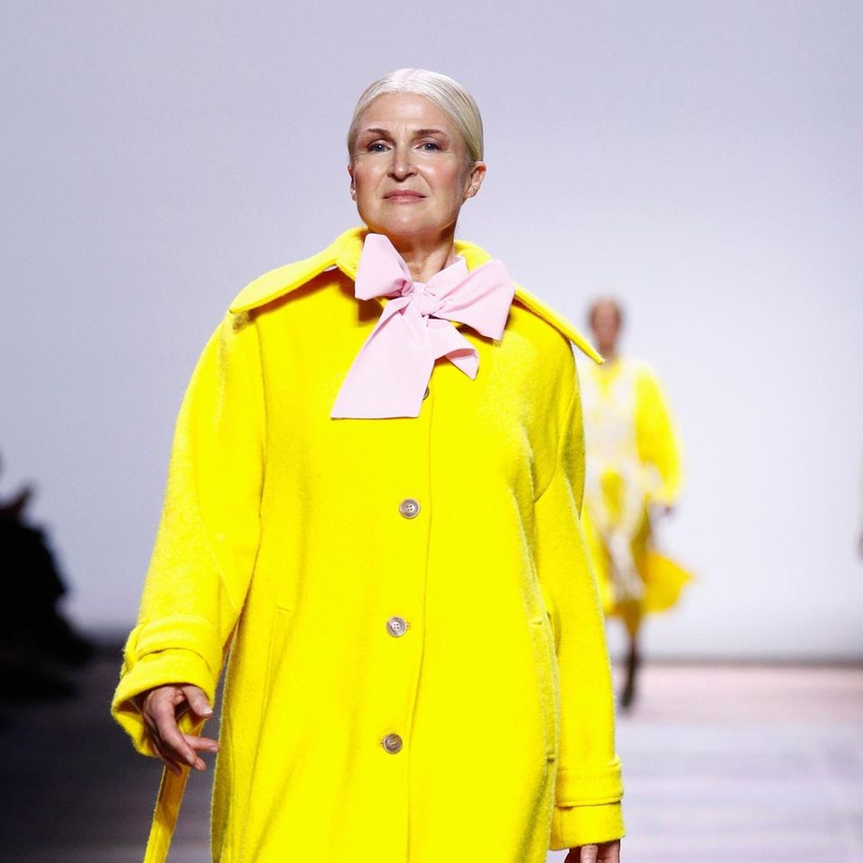GNTM-Kandidatin Lieselotte auf der Berlin Fashion Week für Designer Marcel Ostertag