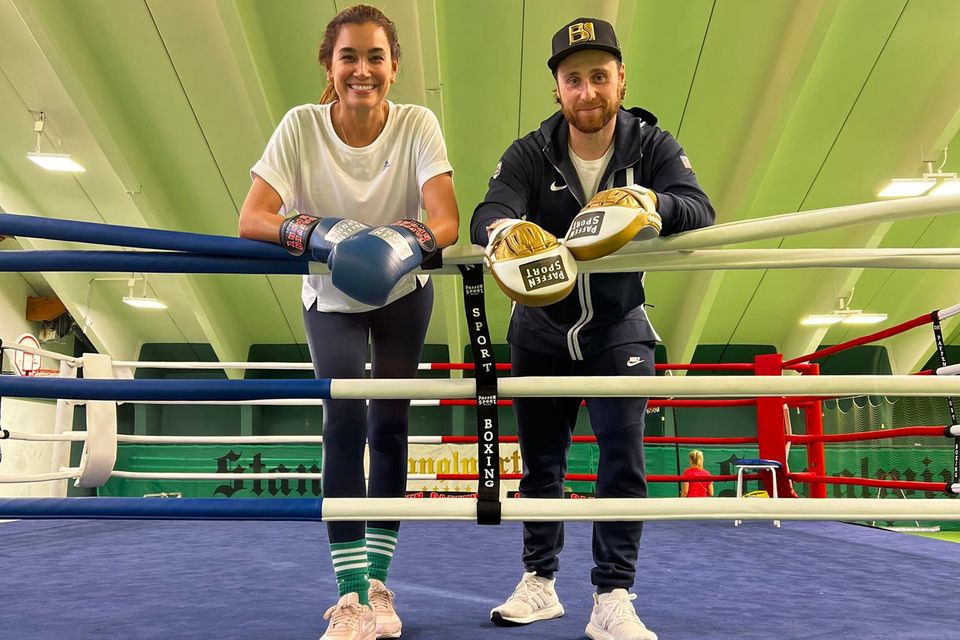 Box-Coaching: In der Boxhalle des "Stanglwirt" pushen sich Björn und Jana Ina Zarrella an ihre Grenzen.