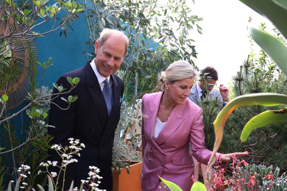 Gräfin Sophie trägt eine ähnliche Farbe wie Queen Elizabeth zur Chelsea Flower Show. 