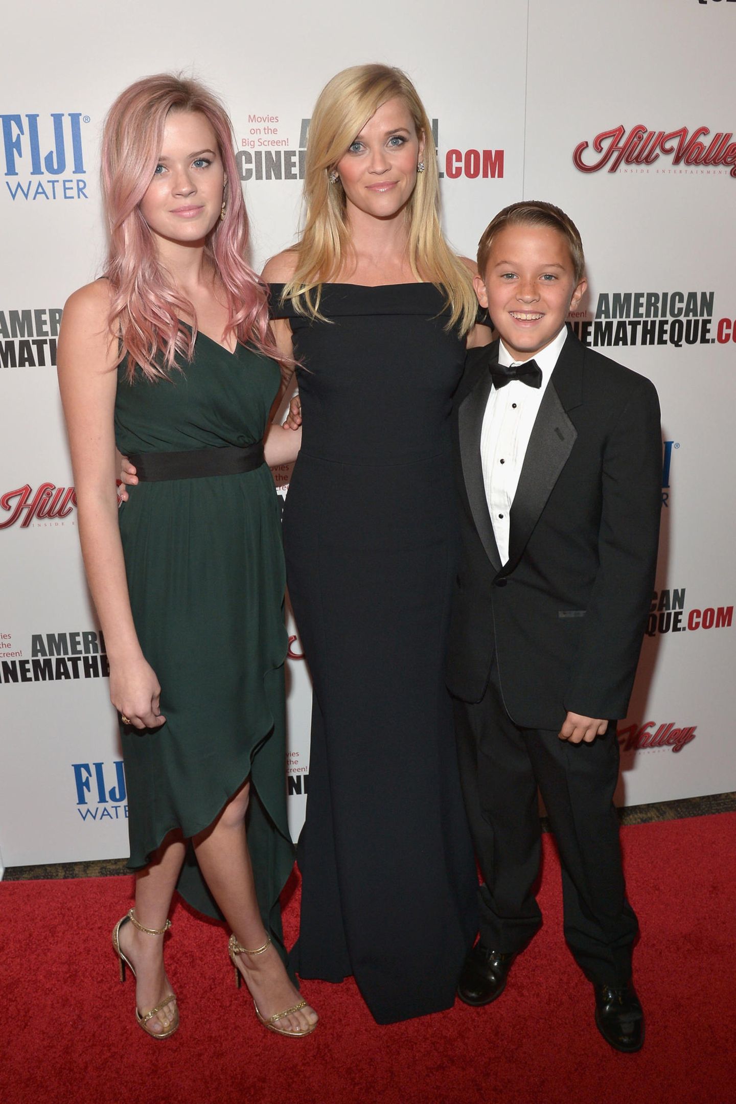 Im Jahr 2015 waren Mama Reese Witherspoon und Schwester Ava die Dates von Deacon Phillippe. Lässig grinst der damals 11-Jährige auf dem roten Teppich in die Kamera und macht im Anzug eine gute Figur. 