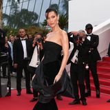 Bella Hadid ist ebenfalls nach Cannes gereist und begeistert in einem Vintage-Versage-Kleid aus dem Jahr 1987, das noch von dem verstorbenen Designer Gianni Versace designt wurde. 
