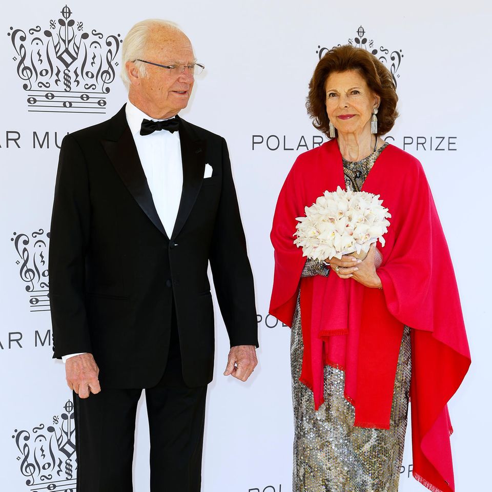 Königin Silvia von Schweden verrät, wie sie ihren Ehemann König Carl Gustaf kennengelernt hat