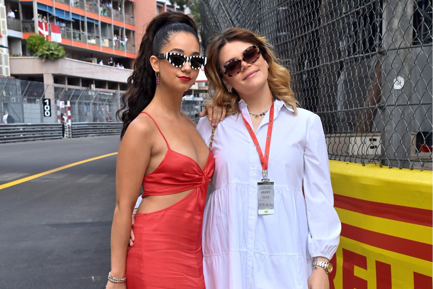 Lena Mahouf (l.) und Camille Gottlieb (r.) besuchen den F1 Grand Prix von Monaco auf dem Circuit de Monaco am 29. Mai 2022 in Monte-Carlo, Monaco. 