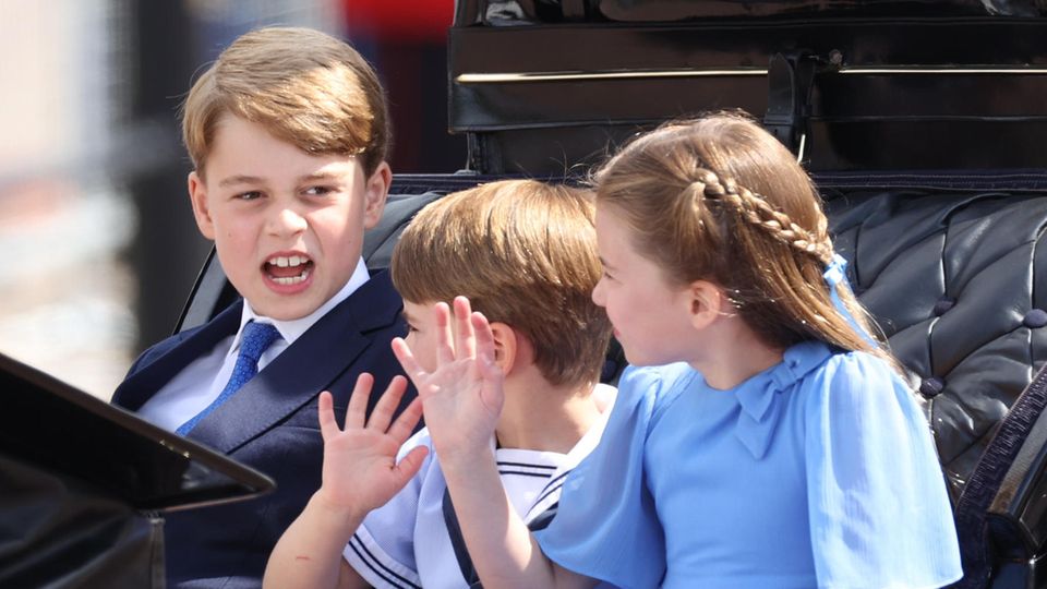 Prinz George, Prinz Louis und Prinzessin Charlotte Während der Kutschfahrt zur "Trooping the Colour"-Parade