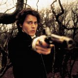 1999  Exzentrische, verrückte Rollen – dafür wird Johnny Depp berühmt. Wie hier in "Sleeepy Hollow", einem Horrorfilm von dem Regisseur Tim Burton, in dem er die Haare zurückgekämmt und lang trägt.